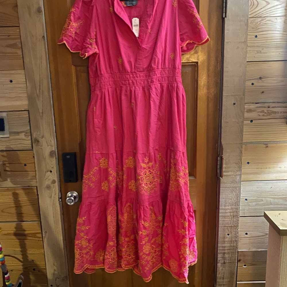 Additional pics of fuschia embroidered somerset dress in size 1x still nwt.